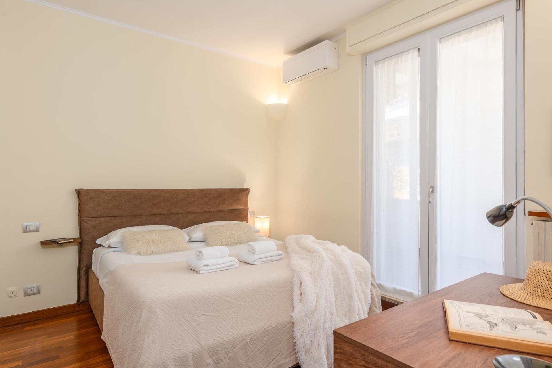 Flat In Center With Terrace, Near Garibaldi Fs *